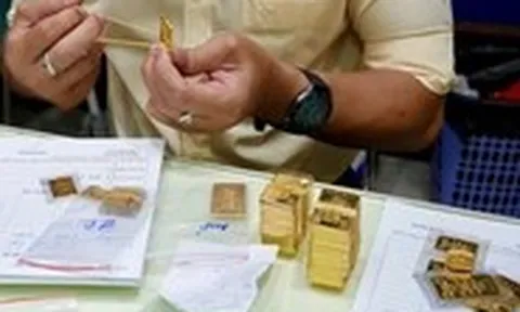 Giá vàng bật tăng mạnh, vượt 4.600 USD/ounce