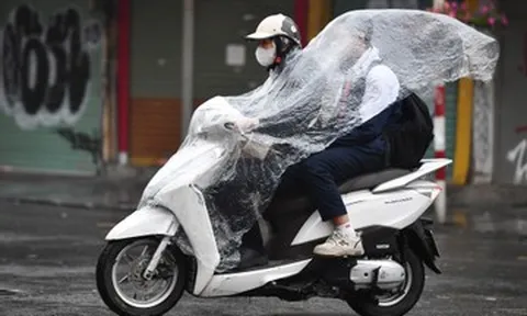 Mưa giông xuất hiện tại nhiều phường ở Hà Nội, miền Bắc chuyển mát
