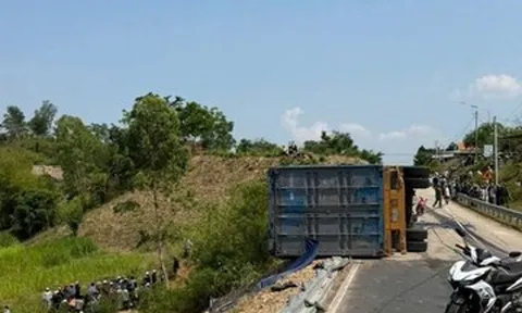 Nguyên nhân ban đầu vụ xe container tông xe máy khiến 3 người tử vong