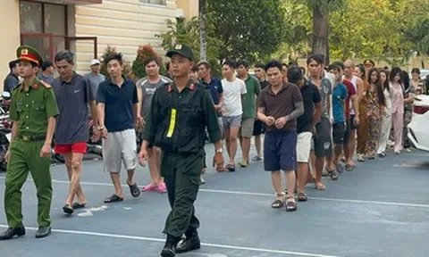 Công an TPHCM triệt phá đường dây ma túy có súng, bắt 26 người