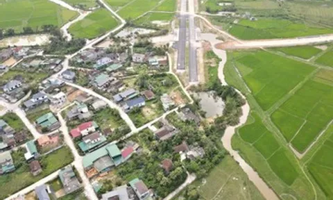 Đường hơn 500 tỷ đồng ở Hà Tĩnh 'đứt đoạn' vì vướng 2 hộ dân