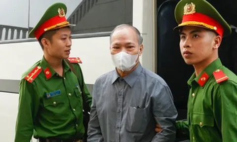 Cựu Thứ trưởng hối hận vì trót phạm sai lầm trong 'giây phút không chín chắn'