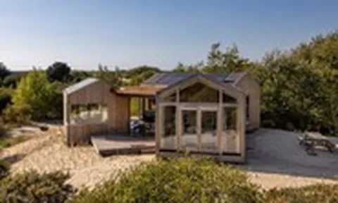 Ngôi nhà 'di chuyển cùng những cồn cát'