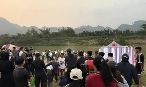 Tìm thấy thi thể cô gái để lại ô tô trên cầu, nghi nhảy xuống sông