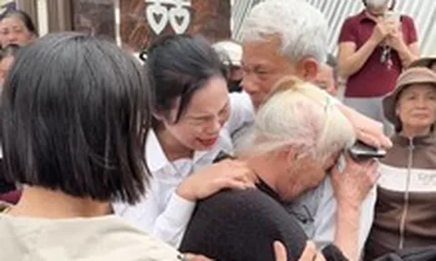 Như chưa hề có cuộc chia ly: Bỏ nhà đi khi tóc mẹ còn xanh, trở về khi mẹ rưng rưng đầu bạc