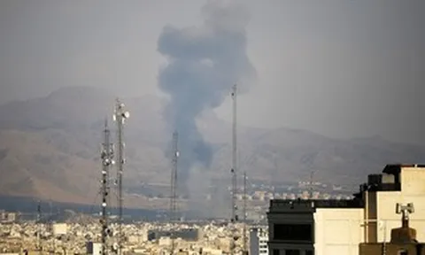 Chiến sự Trung Đông ngày 4-4: Mỹ-Israel đánh siêu tổ hợp hóa dầu, Iran dọa "bầu trời nguy hiểm hơn"