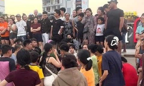 Rủ nhau đi tắm biển, 2 nam sinh bị nước cuốn, 1 em mất tích