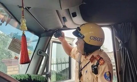 Xử lý hàng loạt hành khách không thắt dây an toàn trên cao tốc