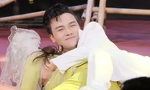 Sau ồn ào diễn chui Mê Linh biệt khúc, tiết mục khác của Bùm Bum lại gây tranh cãi