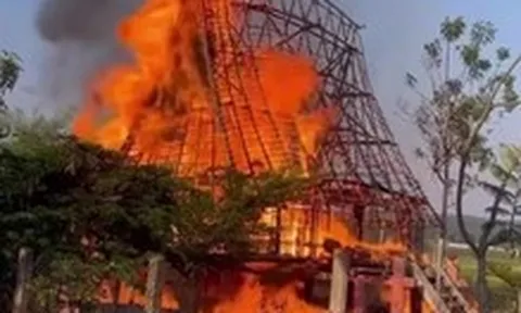 Lại cháy nhà rông của đồng bào miền núi Quảng Ngãi