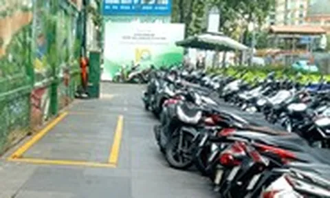 Kiến nghị để bãi giữ xe cho Đường sách tiếp tục hoạt động