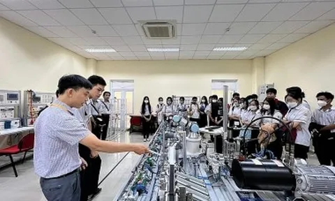 Tác động của chuyển đổi số đến sự hài lòng của sinh viên: Nghiên cứu tại Trường Đại học Kinh tế, Đại học Huế