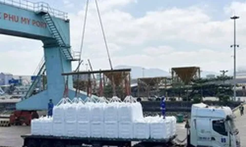 Tận dụng cơ hội giá tăng cao, Đạm Phú Mỹ (DPM) xuất khẩu 3.300 tấn ure kỹ thuật phục vụ xử lý khí thải động cơ diesel