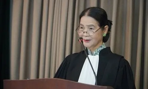 Luật sư nói gì về đề xuất mặc áo choàng tại tòa?