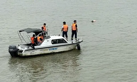 Hà Nội: Phát hiện thi thể nam giới nổi trên sông Hồng gần cầu Vĩnh Tuy