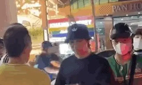 VIDEO: Nữ tài xế Grab nghi bị 2 vợ chồng đánh chảy máu đầu