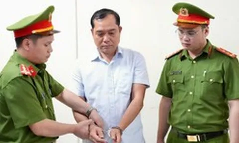 Bắt khẩn cấp một nguyên Phó Chủ tịch TP trước đây