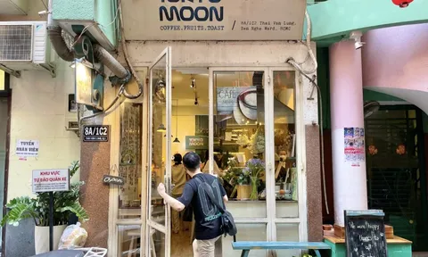 Quán cà phê ở TP.HCM quy định 'chỉ ngồi một tiếng' trước ngày đóng cửa