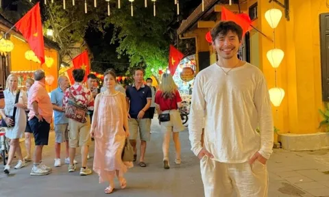 Á quân 'American Idol' David Archuleta mê bánh mì, đi bar ở Việt Nam