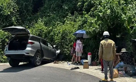Xe ô tô lao xuống mương trên đèo Hòn Bà, 6 người gặp nạn
