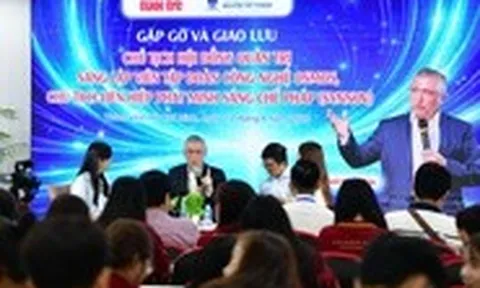 Chủ tịch Liên hiệp phát minh sáng chế Pháp giao lưu với sinh viên học tại báo Tuổi Trẻ