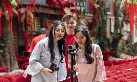 Chuyên gia: Đến lúc hạn chế quay, chụp tại quán cà phê