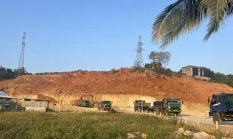 Công an và VKSND Khánh Hòa kiểm tra hiện trường vụ "cạo sạch cả quả đồi"