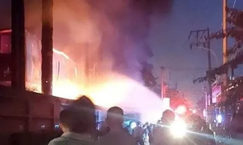 Cháy dãy phòng ở TPHCM, hai người tử vong