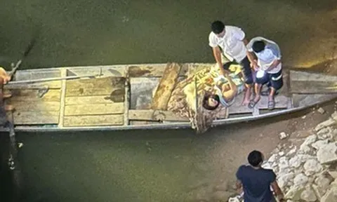 Người đàn ông lao xuống sông cứu hai mẹ con nhảy cầu ở Nghệ An