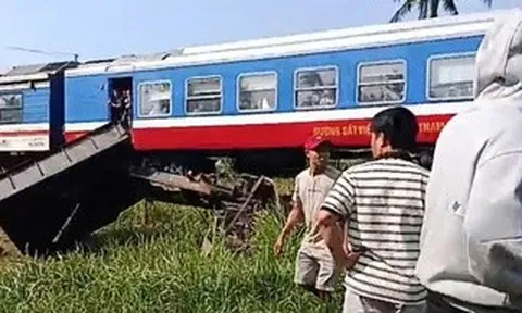 Tai nạn nghiêm trọng, chiếc xe băng ngang đường sắt tại lối đi tự mở, 3 người thương vong