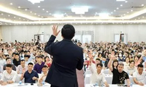 Hé lộ thu nhập của nhân viên công ty chuyên bán khóa học làm giàu
