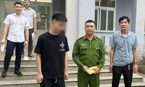 Công an kịp thời ngăn chặn nam thanh niên 21 tuổi định nhảy cầu