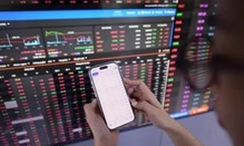 Chứng khoán 17-4: Nhà đầu tư nên làm gì khi thị trường liên tục ‘xanh vỏ đỏ lòng’?