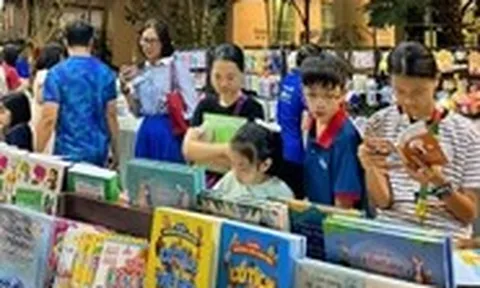 Lần đầu cư dân sống ở chung cư TP.HCM có hội sách ngay dưới nhà