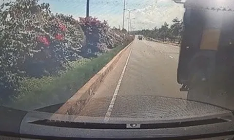 CSGT xác minh vụ xe ben tạt đầu ô tô du khách ở Mũi Né