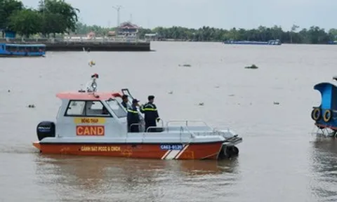 Hai người đàn ông rơi xuống sông mất tích sau tiệc sinh nhật trên tàu du lịch