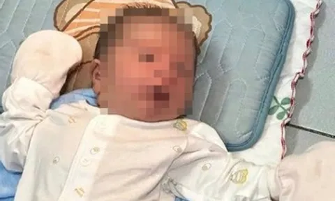 Bé sơ sinh 2 ngày tuổi bị bỏ rơi trước nhà dân ở TPHCM