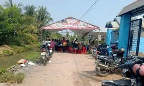 Bé trai 2 tuổi ngã xuống mương nước trước nhà tử vong