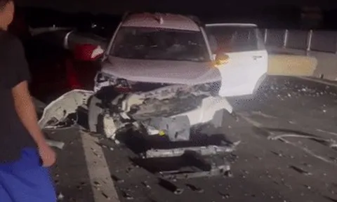 Chạy vào cao tốc chưa khai thác, ô tô tông trúng vật cản làm 3 người bị thương