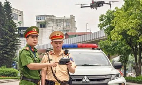 CSGT Hà Nội dùng flycam, camera AI để xử phạt tài xế ô tô dừng đỗ sai quy định