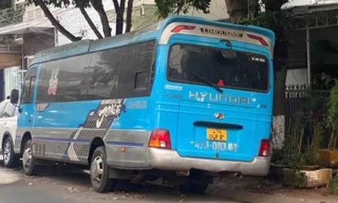 Xe khách bị "bỏ mặc” trước nhà dân suốt hơn 7 tháng