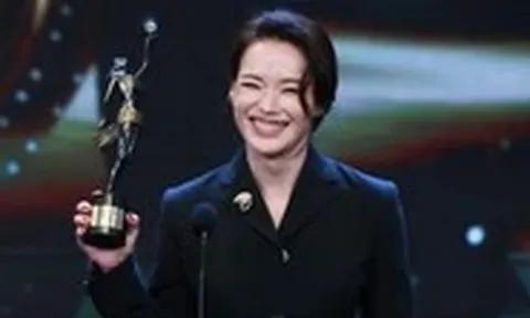 Thư Kỳ thắng giải Kim Tượng 'Đạo diễn mới xuất sắc'