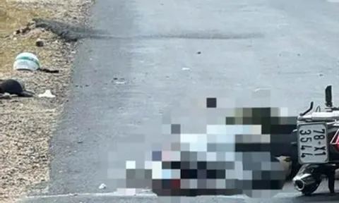 Va chạm với xe đầu kéo trên quốc lộ, hai người đi xe máy tử vong tại chỗ