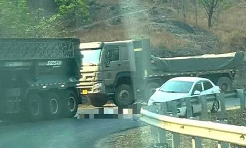 Va chạm với xe đầu kéo trên quốc lộ, người đàn ông tử vong