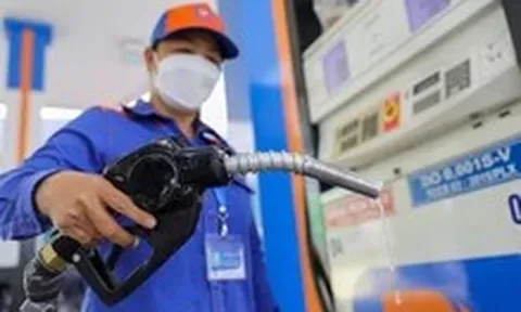 Đồng loạt giảm giá xăng dầu, dầu diesel giảm mạnh nhất hơn 3.100 đồng/lít
