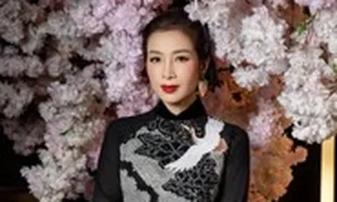 Khi lụa Nhật 'bay' trên dáng áo dài Việt của Võ Việt Chung