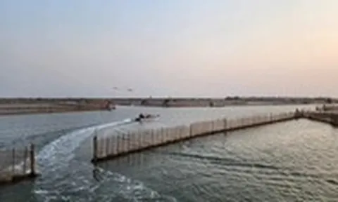 Những ngày nắng gắt, về đầm Chuồn tận hưởng không gian mênh mông, mát lành