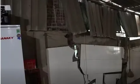 Nền đất sụt sâu, tường nứt toác, 11 hộ dân phải di dời khẩn cấp