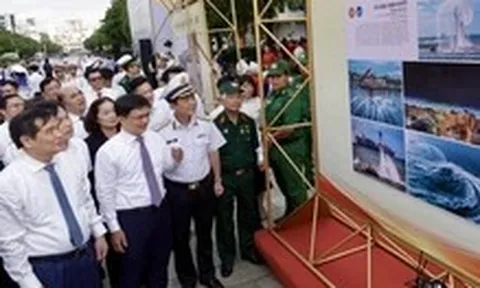 Hơn 150 ảnh về non sông Việt Nam trưng bày tại đường đi bộ Nguyễn Huệ