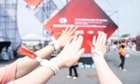 Kim chủ quốc dân Techcombank chiều 'Gai Con' hết mực